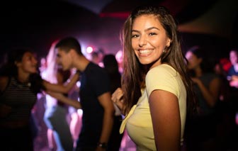 A Barranquilla woman standing near a crowd smiling